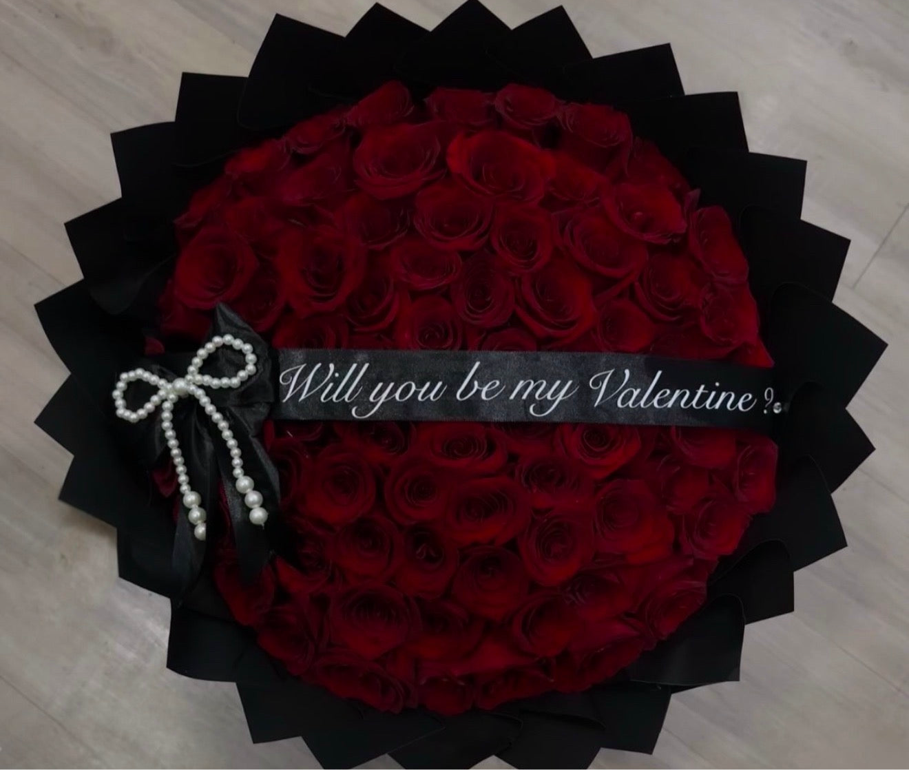 100 red roses + ribbon