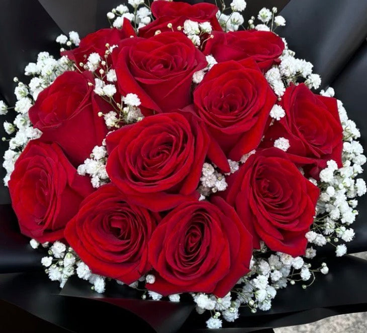 Dozen red rose bouquet