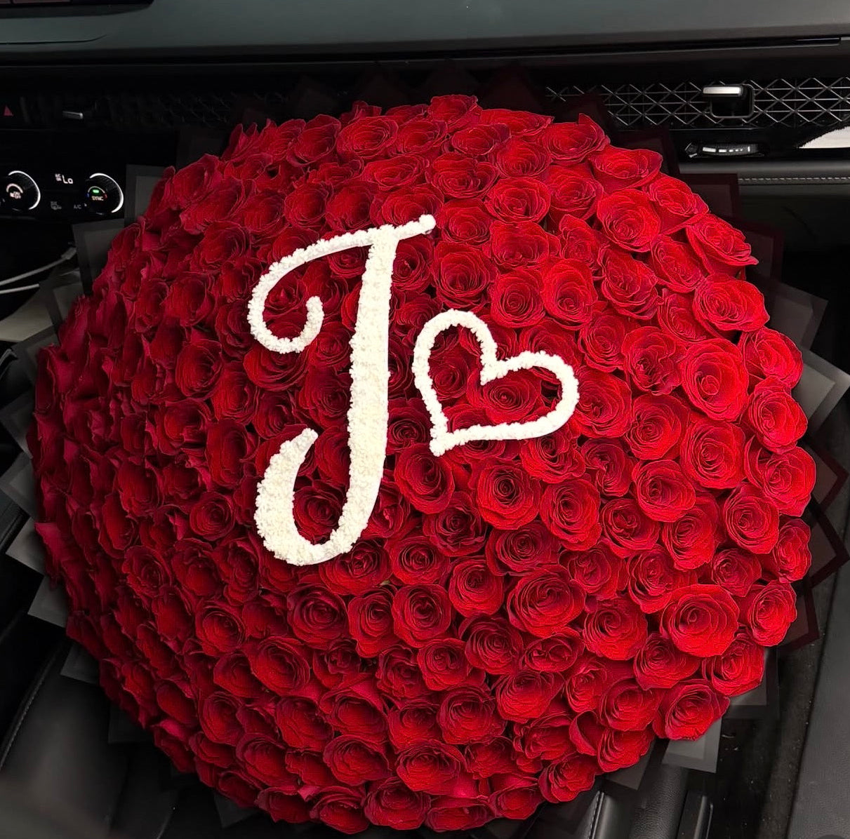 250 roses + letter initial