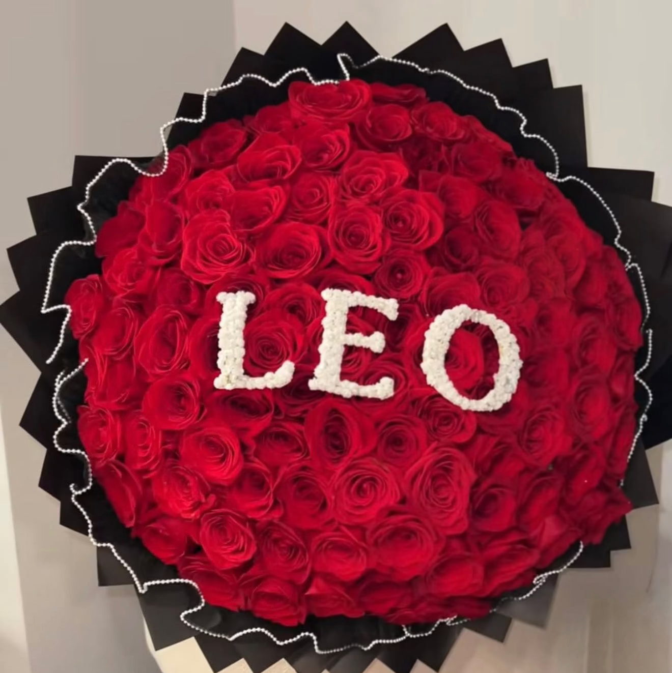 100 roses + zodiac sign